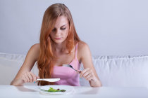 Ansiedade e alimentação: os alimentos que podem piorar e os que podem ajudar nos sintomas ansiosos Ansiedade e alimentação: os alimentos que podem piorar e os que podem ajudar nos sintomas ansiosos